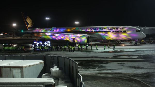 Самолет нового поколения Airbus a350-900 Singapore Airlines выполнил первый регулярный рейс в Россию Самолет нового поколения Airbus a350-900 Singapore Airlines выполнил первый регулярный рейс в Россию - Sputnik Армения