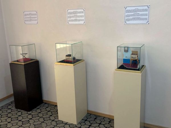 Մատնաչափ թղթե նվագարաններ, ափից քիչ մեծ բնակարան. Գյումրիում յուրահատուկ թանգարան է բացվել - Sputnik Արմենիա