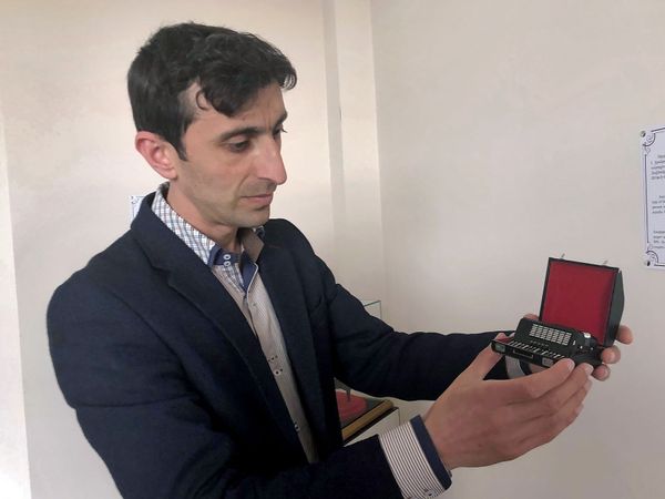 Обиделся на Ереван и сделал назло кондуктору: уникальный музей открылся в Гюмри Обиделся на Ереван и сделал назло кондуктору: уникальный музей открылся в Гюмри - Sputnik Армения
