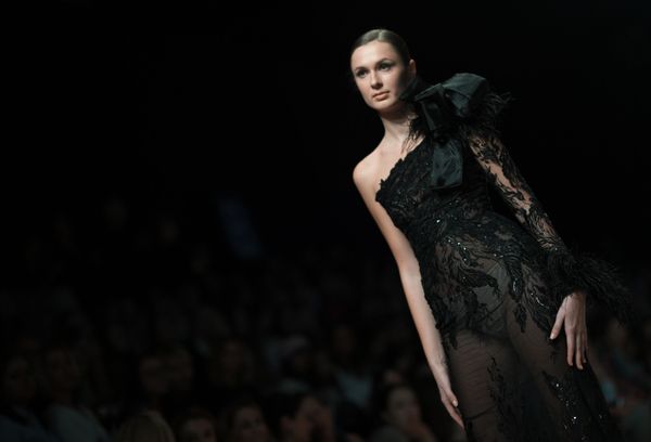 Speranza Couture by Nadezhda Yusupova հավաքածուի ցուցադրությունը Mercedes-Benz Fashion Week Russia հարթակում։ Speranza Couture by Nadezhda Yusupova հավաքածուի ցուցադրությունը Mercedes-Benz Fashion Week Russia հարթակում։ - Sputnik Արմենիա