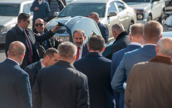 Նիկոլ Փաշինյանը կայարանում - Sputnik Արմենիա