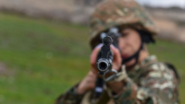 Эксклюзивное фото девушки-снайпера ВС Армении - Sputnik Արմենիա