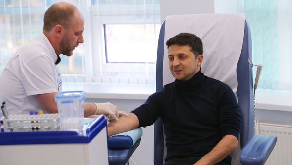 Кандидат в президенты Украины Владимир Зеленский сдает анализ на алкоголь и наркотики (5 апреля 2019). Киев - Sputnik Армения