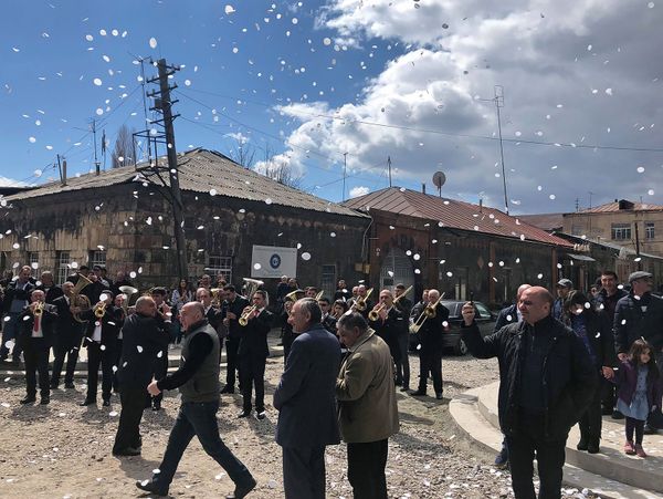 «Օր կըսենք աշխարհի կենտրոնը Գյումրի՜ն է». նախկին իշխանությունների նվերը գյումրեցիներին - Sputnik Արմենիա