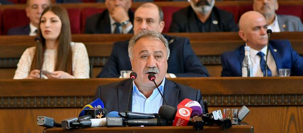 Выступление Сасуна Микаеляна на внеочередном заседании союза добровольцев Еркрапа (7 апреля 2019). Еревaн - Sputnik Արմենիա