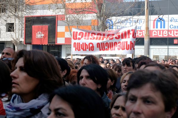 «Սպայկայի» տնօրենը կալանավորվեց. աշխատակիցները բողոքի ակցիա են իրականացնում - Sputnik Արմենիա