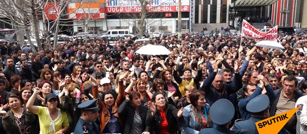 «Սպայկայի» հարյուրավոր աշխատակիցներ բողոքի ակցիա են իրականացրել տնօրենի ձերբակալման դեմ - Sputnik Արմենիա