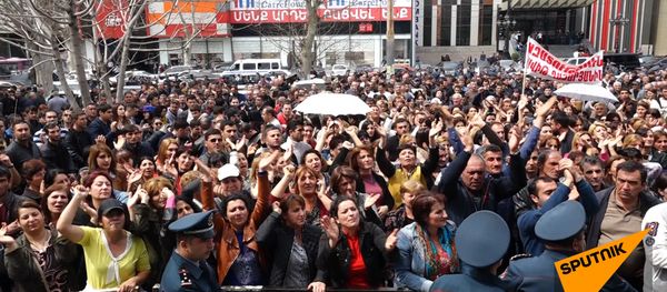 Сотрудники Спайки устроили митинг против ареста директора компании Давида Казаряна - Sputnik Армения