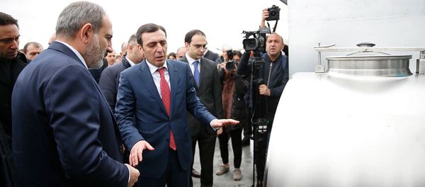 Премьер-министр Никол Пашинян принял участие на торжественном открытии молочного завода компании Спайка (26 марта 2019). Еревaн Премьер-министр Никол Пашинян принял участие на торжественном открытии молочного завода компании Спайка (26 марта 2019). Еревaн - Sputnik Армения