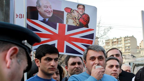 Демонстрация против ЛГБТ у парламента Армении (8 апреля 2019). Еревaн - Sputnik Армения
