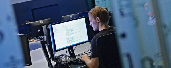 Сотрудник в офисе компании Лаборатория Касперского в Москве. - Sputnik Արմենիա