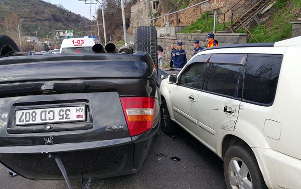 Վթար Մյասնիկյան պողոտայում Վթար Մյասնիկյան պողոտայում - Sputnik Արմենիա