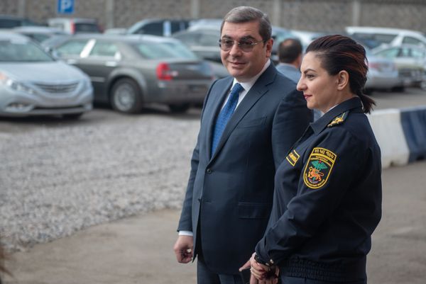 Председатель Комитета государственных доходов Давид Ананян со своим заместителем Шушаник Нерсесян на Араратском таможенном терминале (9 апреля 2019). Еревaн Председатель Комитета государственных доходов Давид Ананян со своим заместителем Шушаник Нерсесян на Араратском таможенном терминале (9 апреля 2019). Еревaн - Sputnik Армения