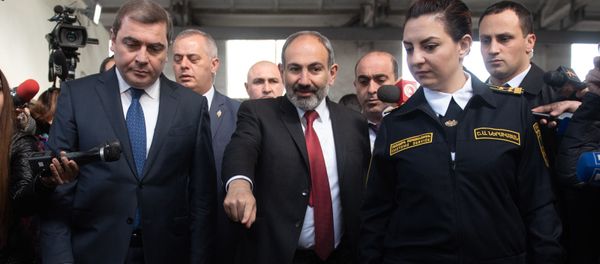 Премьер-министр Армении Никол Пашинян на Араратском таможенном терминале (9 апреля 2019). Еревaн - Sputnik Армения