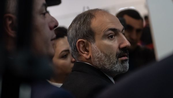 Премьер-министр Армении Никол Пашинян на Араратском таможенном терминале (9 апреля 2019). Еревaн - Sputnik Армения