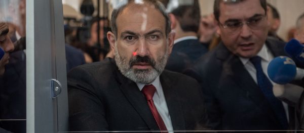Премьер-министр Армении Никол Пашинян на Араратском таможенном терминале (9 апреля 2019). Еревaн Премьер-министр Армении Никол Пашинян на Араратском таможенном терминале (9 апреля 2019). Еревaн - Sputnik Армения