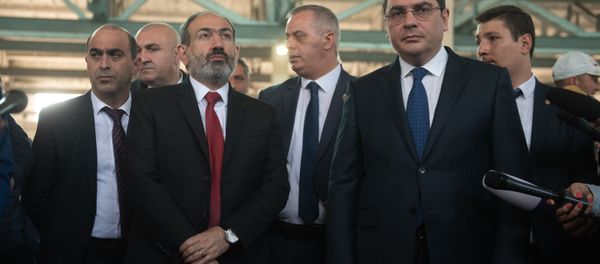 Премьер-министр Армении Никол Пашинян на Араратском таможенном терминале (9 апреля 2019). Еревaн - Sputnik Արմենիա
