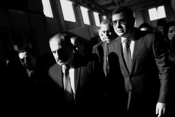 Премьер-министр Армении Никол Пашинян на Араратском таможенном терминале (9 апреля 2019). Еревaн Премьер-министр Армении Никол Пашинян на Араратском таможенном терминале (9 апреля 2019). Еревaн - Sputnik Армения