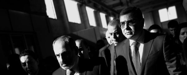 Премьер-министр Армении Никол Пашинян на Араратском таможенном терминале (9 апреля 2019). Еревaн - Sputnik Արմենիա