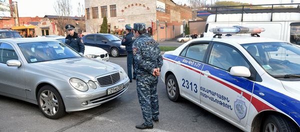 Полиция остановила лихача, нарушившего правила дорожного движения на автотрассе М4 (9 апреля 2019). Котайк - Sputnik Армения