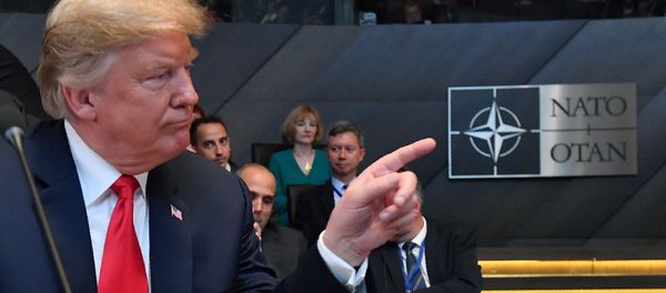 Президент США Дональд Трамп на заседании Североатлантического совета на саммите НАТО (11 июля 2018). Брюссель Президент США Дональд Трамп на заседании Североатлантического совета на саммите НАТО (11 июля 2018). Брюссель - Sputnik Армения
