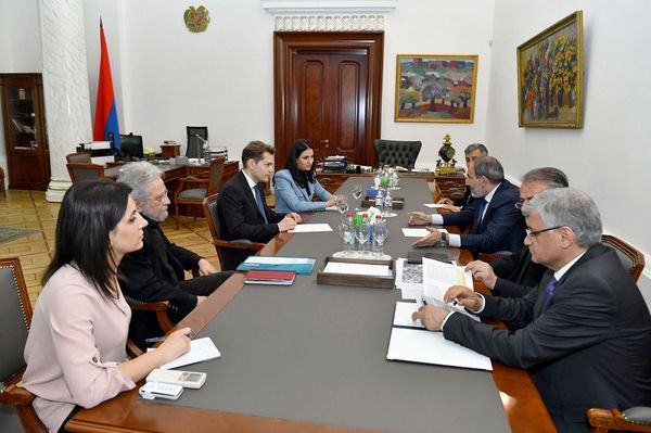 Փաշինյանն ընդունել է Ազնավուրի որդուն. ինչ է իրենից ներկայացնելու «Ազնավուր» կենտրոնը - Sputnik Արմենիա
