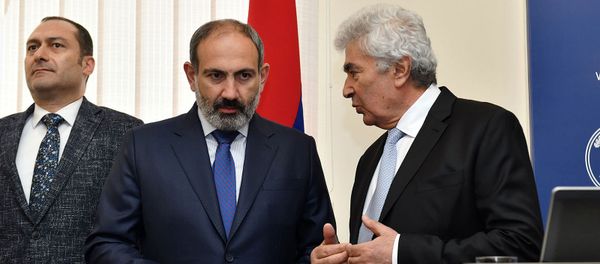 Премьер-министр Никол Пашинян принял участие на торжествах по случаю годовщины Высшего судебного совета (10 апреля 2019). Еревaн Премьер-министр Никол Пашинян принял участие на торжествах по случаю годовщины Высшего судебного совета (10 апреля 2019). Еревaн - Sputnik Армения