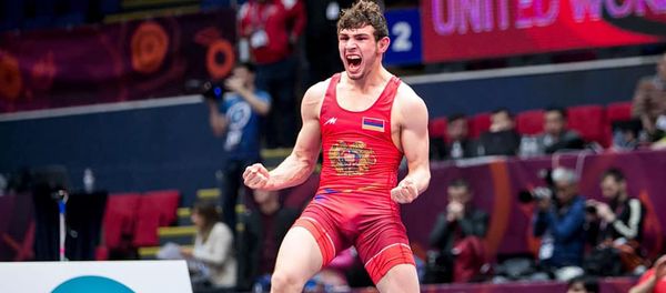 Армянский борец Арсен Арутюнян на Чемпионате Европы по борьбе (9 апреля 2019). Бухарест Армянский борец Арсен Арутюнян на Чемпионате Европы по борьбе (9 апреля 2019). Бухарест - Sputnik Армения
