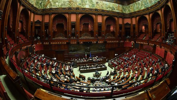Депутаты на заседании парламента по пересмотренному бюджету Италии 2019 года (29 декабря 2018). Рим - Sputnik Армения