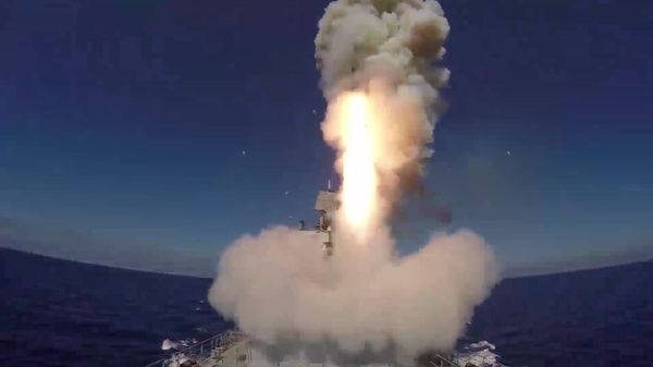 Корабли ВМФ РФ запустили крылатые ракеты Калибр по объектам ИГ в районе Пальмиры - Sputnik Армения