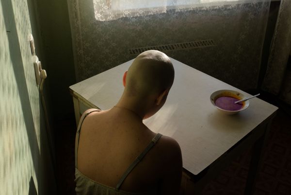 Снимок Harvesting When I Was Ill российского фотографа Alyona Kochetkova, занявший третье место в категории Portrait конкурса World Press Photo 2019 Снимок Harvesting When I Was Ill российского фотографа Alyona Kochetkova, занявший третье место в категории Portrait конкурса World Press Photo 2019 - Sputnik Армения