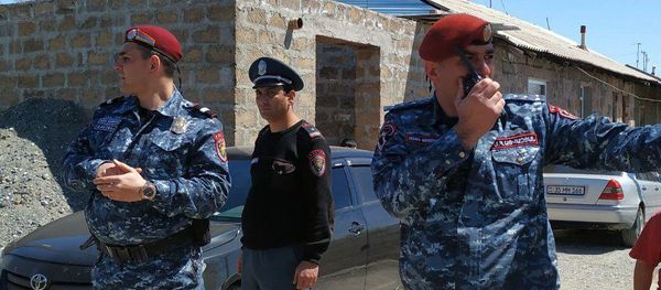 Жители села Зартонк Армавирской области протестуют против главы сельской администрации (13 апреля 2019). Армавир - Sputnik Армения