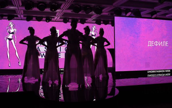 Дефиле на Неделе нижнего белья, купальников и домашней одежды Lingerie Fashion Week (12 апреля 2019). Москвa - Sputnik Армения