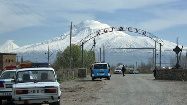 Сотрудники полиции в селе Зартонк (13 апреля 2019). Армавир - Sputnik Արմենիա