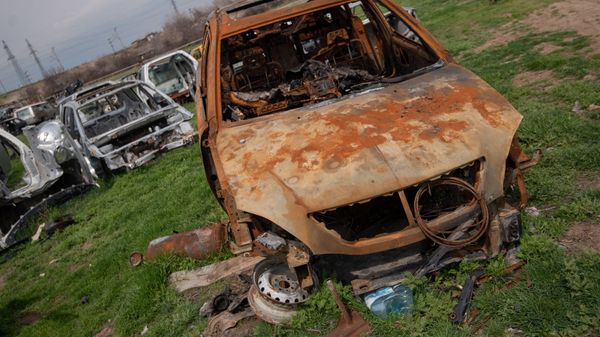Автомобильная свалка в административном районе Малатия-Себастия Еревана Автомобильная свалка в административном районе Малатия-Себастия Еревана - Sputnik Армения