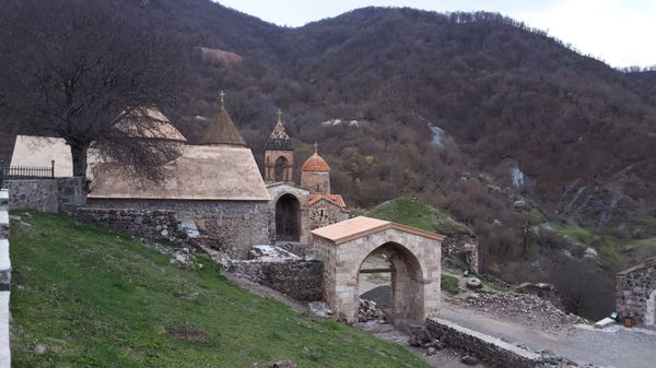 «Մեր ձեռքով տվեցինք, հետ եկանք...». Դադիվանքի վանահայրը չգիտի` ոնց են լքելու վանքը  - Sputnik Արմենիա