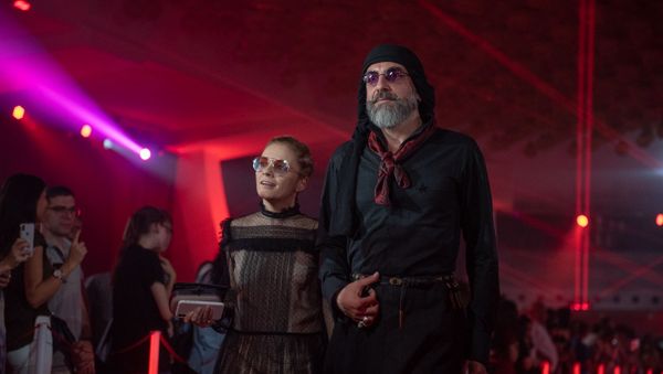 Наталья Андреевна Еприкян и Кахабер Цискаридзе на красной дорожке Comedy Club (15 сентября 2018). Еревaн - Sputnik Армения
