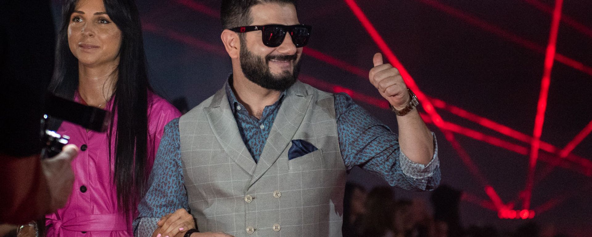 Михаил и Виктория Галустян на красной дорожке Comedy Club (15 сентября 2019). Еревaн - Sputnik Армения, 1920, 19.10.2021