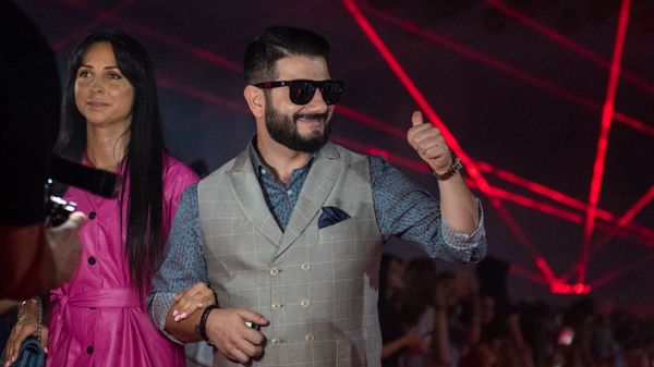 Михаил и Виктория Галустян на красной дорожке Comedy Club (15 сентября 2019). Еревaн - Sputnik Армения
