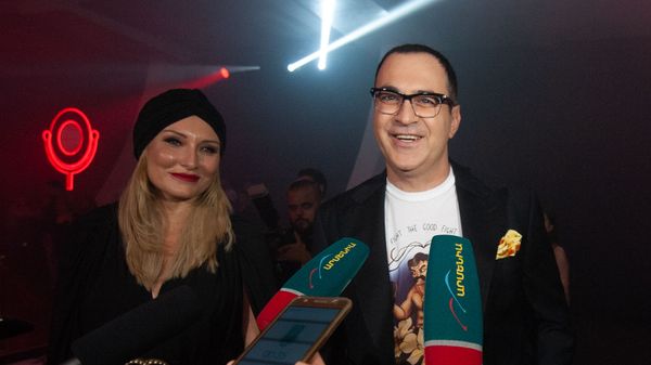  Гарик Мартиросян и Жанна Левина на красной дорожке Comedy Club (15 сентября 2018). Еревaн - Sputnik Армения