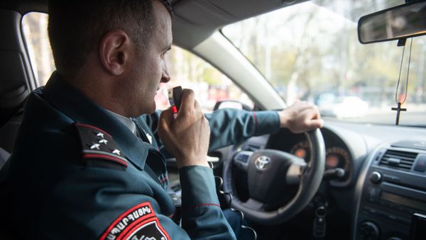 Старший инспектор 8-го взвода 1-го батальона дорожной полиции Армении, капитан Камо Петросян - Sputnik Армения