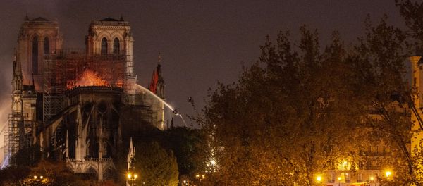 Пожар в соборе Парижской Богоматери - Sputnik Армения