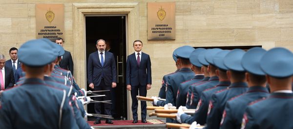 Премьер-министр Никол Пашинян и Начальник полиции Валерий Осипян на торжественном заседании, посвященном Дню полиции Армении (16 апреля 2019). Ерева Премьер-министр Никол Пашинян и Начальник полиции Валерий Осипян на торжественном заседании, посвященном Дню полиции Армении (16 апреля 2019). Ерева - Sputnik Արմենիա