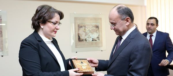 Министры обороны Армении и Грузии Сейран Оганян и Тинатин Хидашели подписали в понедельник договор о военном сотрудничестве на 2016 год - Sputnik Армения