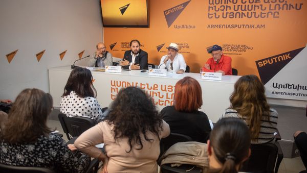 Ваан Мартиросян, Ваагн Айрапетян и Арто Тунчбояджян на пресс-конференции о ходе концерта Gate of Frequency (17 апреля 2019). Еревaн - Sputnik Армения
