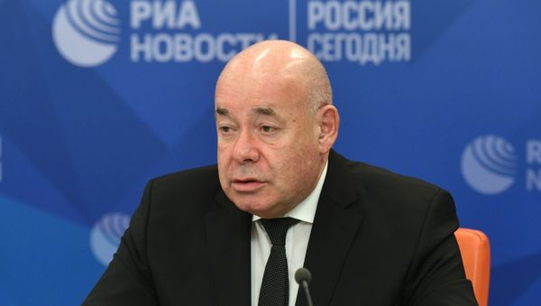 Михаил Швыдкой во время пресс-конференции, посвященной IX Международному форуму Победителей Великая Победа, добытая единством (18 апреля 2019). Москвa - Sputnik Армения