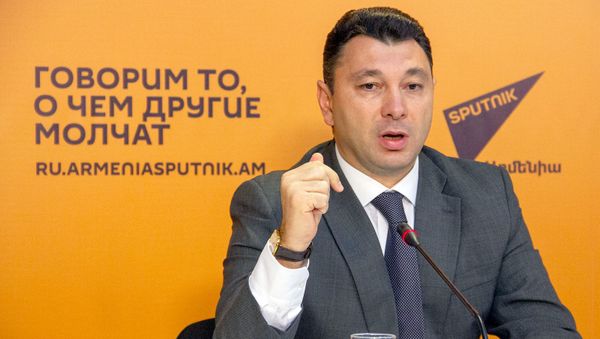 Эдуард Шармазанов на пресс-конференции Внутренняя и внешнеполитическая повестка и вызовы, стоящие перед Арменией (19 апреля 2019). Еревaн - Sputnik Армения