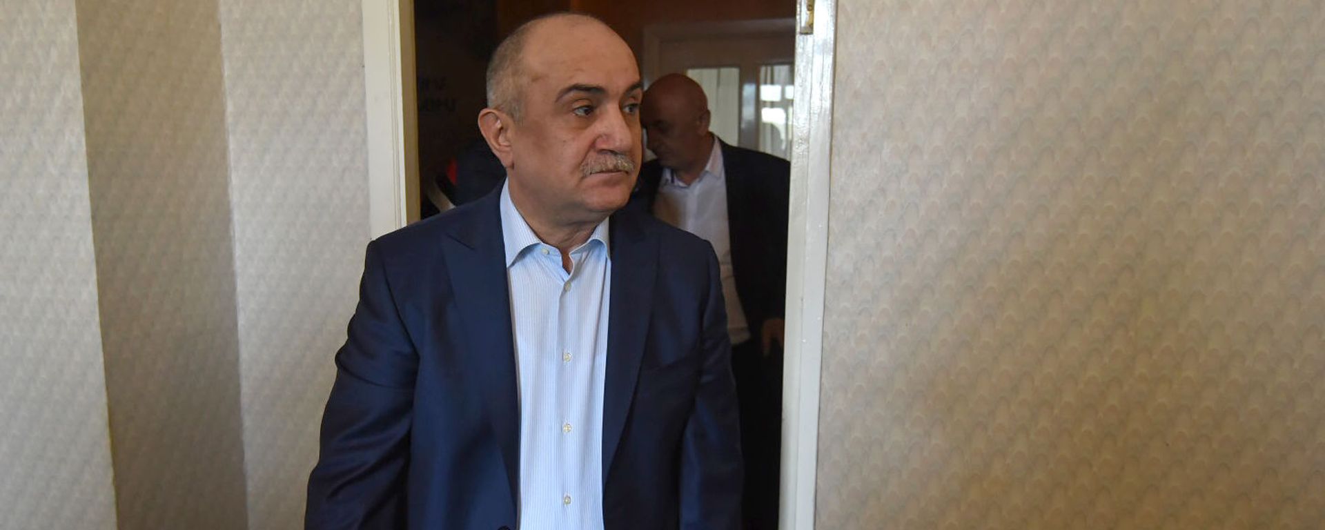 Самвел Бабаян перед началом пресс-конференции (19 апреля 2019). Еревaн - Sputnik Армения, 1920, 16.09.2021