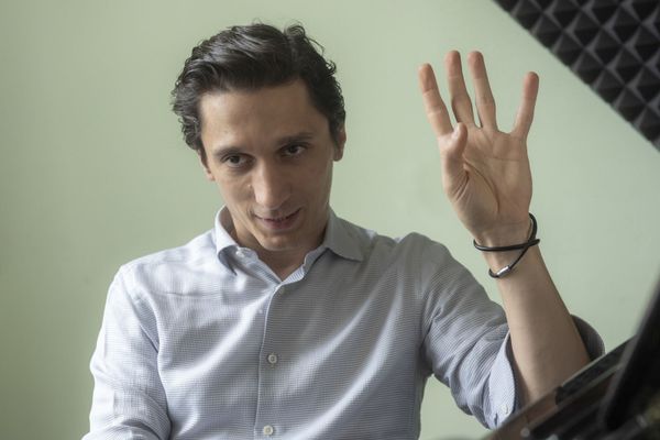 Просто мне без нее плохо! Виртуоз Романовский о музыке, итальянской Армении и попсе - Sputnik Армения