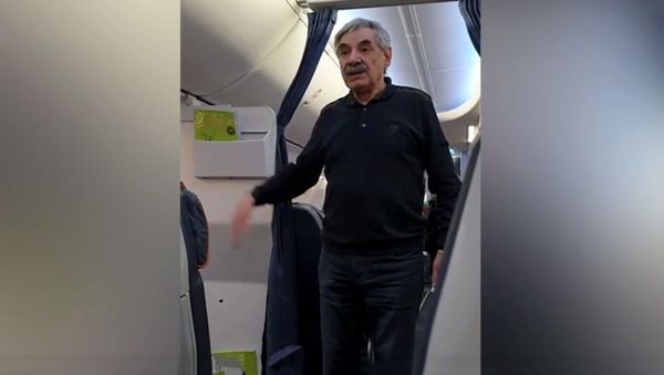 Панкратов-Черный извиняется за дебош в самолете из-за 100 граммов водки - Sputnik Армения